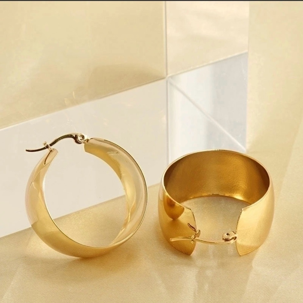 Exaggerated French Style Rounded 18K Gold Plated Earrings - Picture 4 of 5